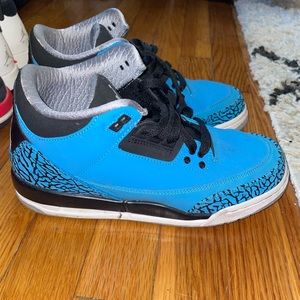Air Jordan 3 “powder blue” grade school size 6